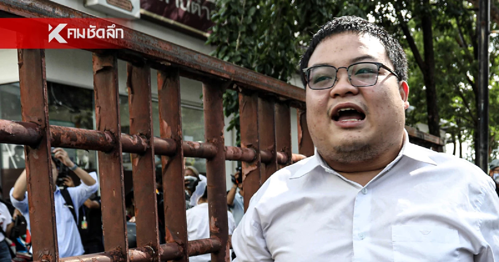 "เพนกวิน พริษฐ์ " หนีออกนอกประเทศ หลังศาลออกหมายจับ