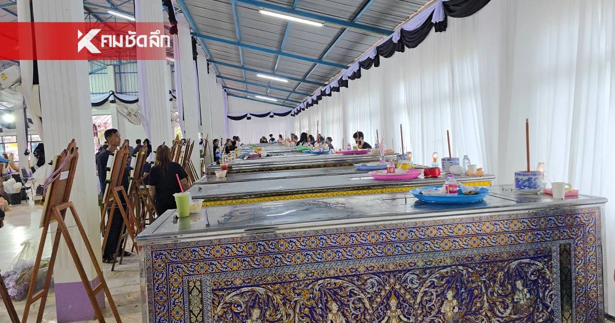 ญาตินำขนม อาหาร เสื้อผ้า ของเล่น วางที่โลงศพทั้ง 23 โลงเหยื่อไฟไหม้รถบัส