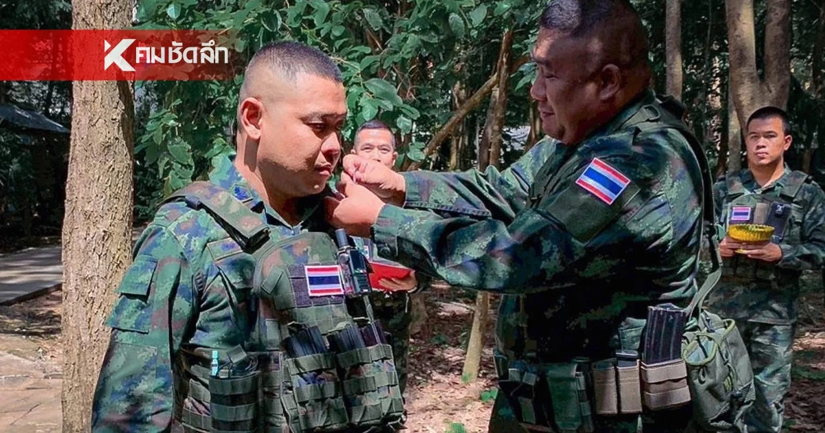 ประดับยศกลางสนามรบให้ 3กำลังพ เกียรติภูมิแห่งนักรบผู้กล้า ประดับยศกลางสนามรบให้ 3กำลังพ เกียรติภูมิแห่งนักรบผู้กล้า
