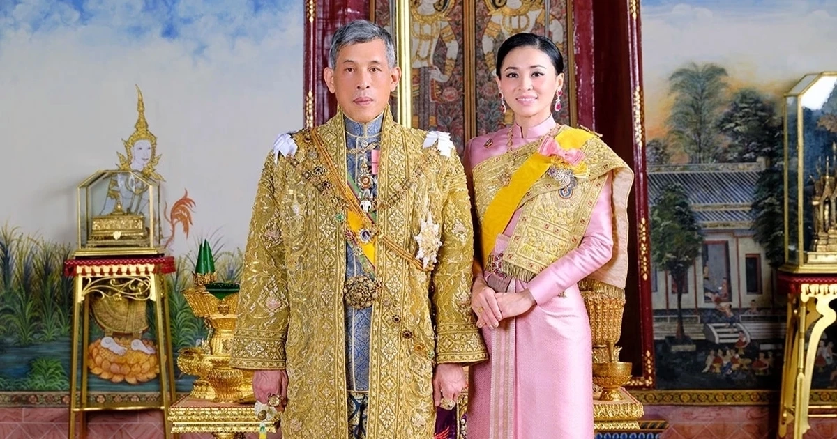 "ในหลวง" พระราชทาน100 ล้านบาท ฟื้นฟู รพ.หาดใหญ่ รับศพผู้เสียชีวิตไว้ในพระบรมราชานุเคราะห์