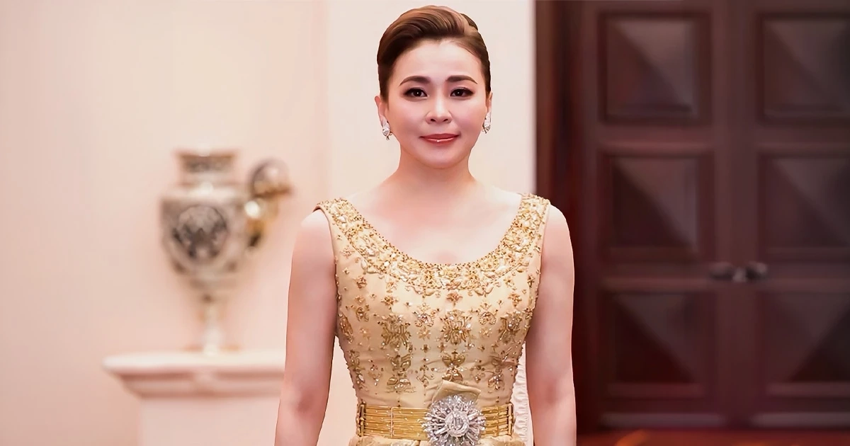 ถอดรหัส 'กระเป๋าคลัทช์ถมทองตะเงิน' สมเด็จพระนางเจ้าฯ พระบรมราชินี
